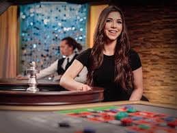 Filipino players browsing jljlbet sports and games on mobile phones